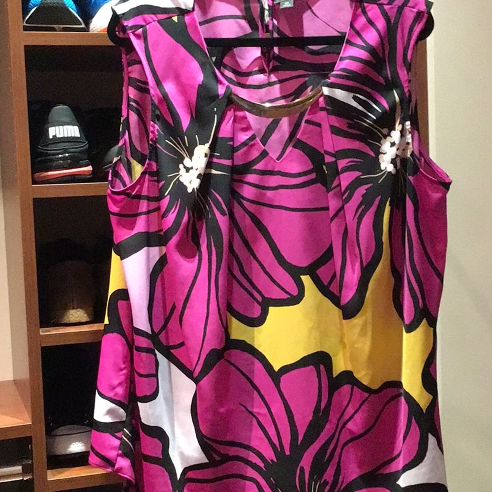 2 Worthington women tops with color jewelry